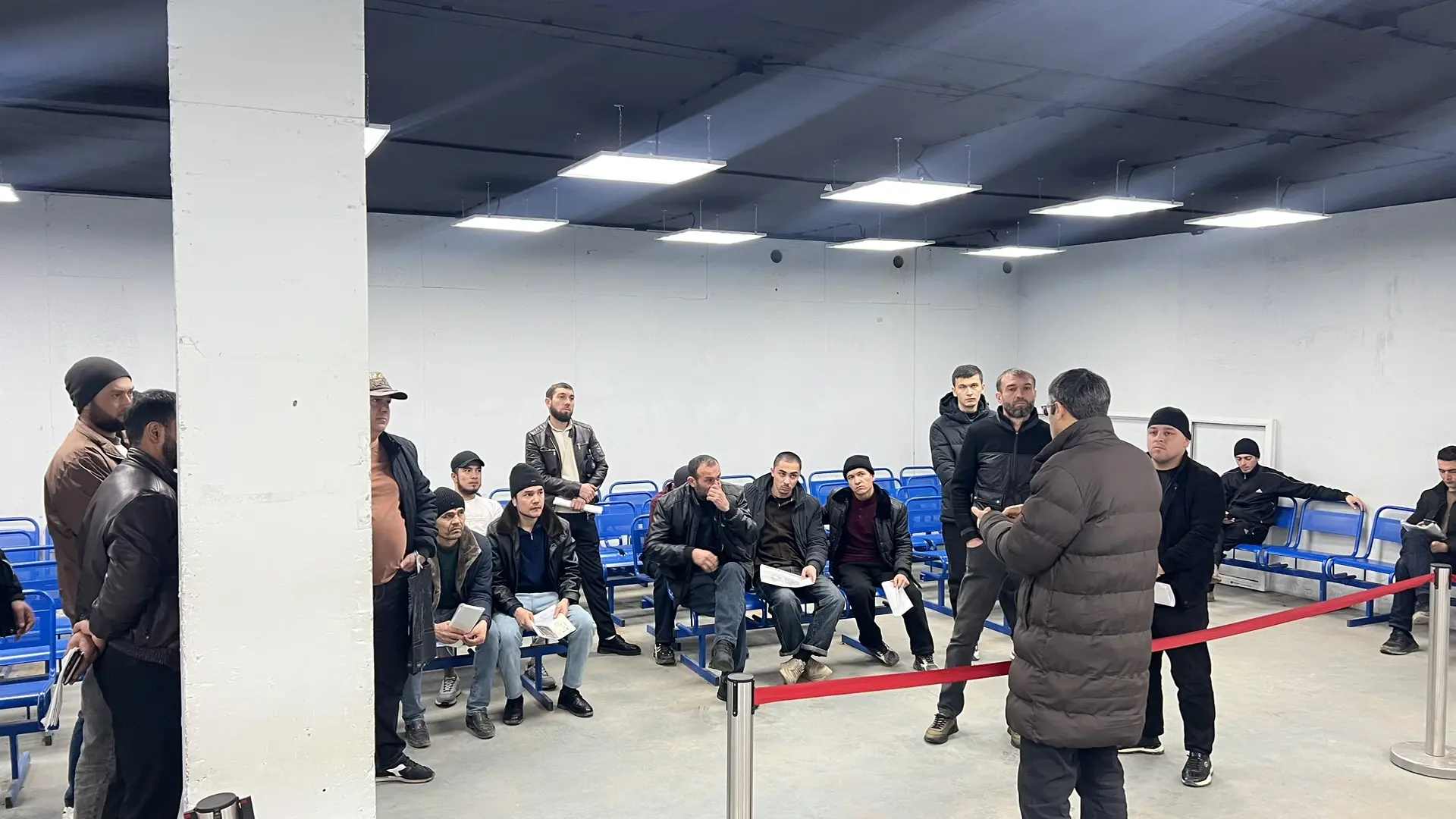 Жить по законам России. 80 иностранным гражданам, работающим в Дагестане, разъяснили правила пребывания на территории страны